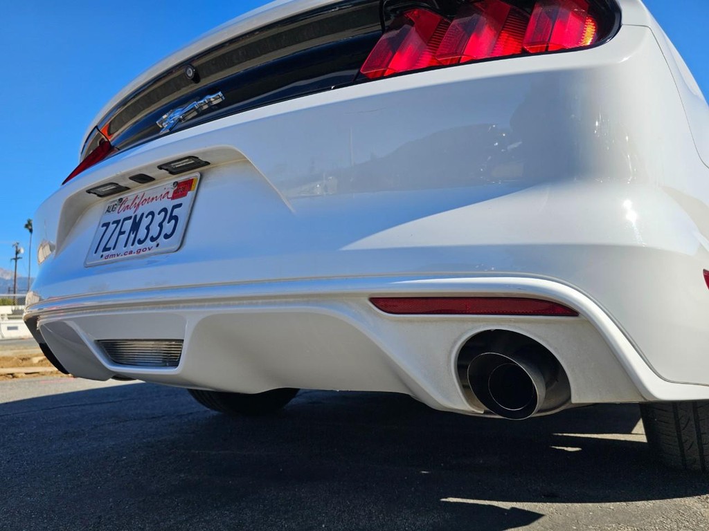 Ford Mustang Vehicle Full-screen Gallery Image 14