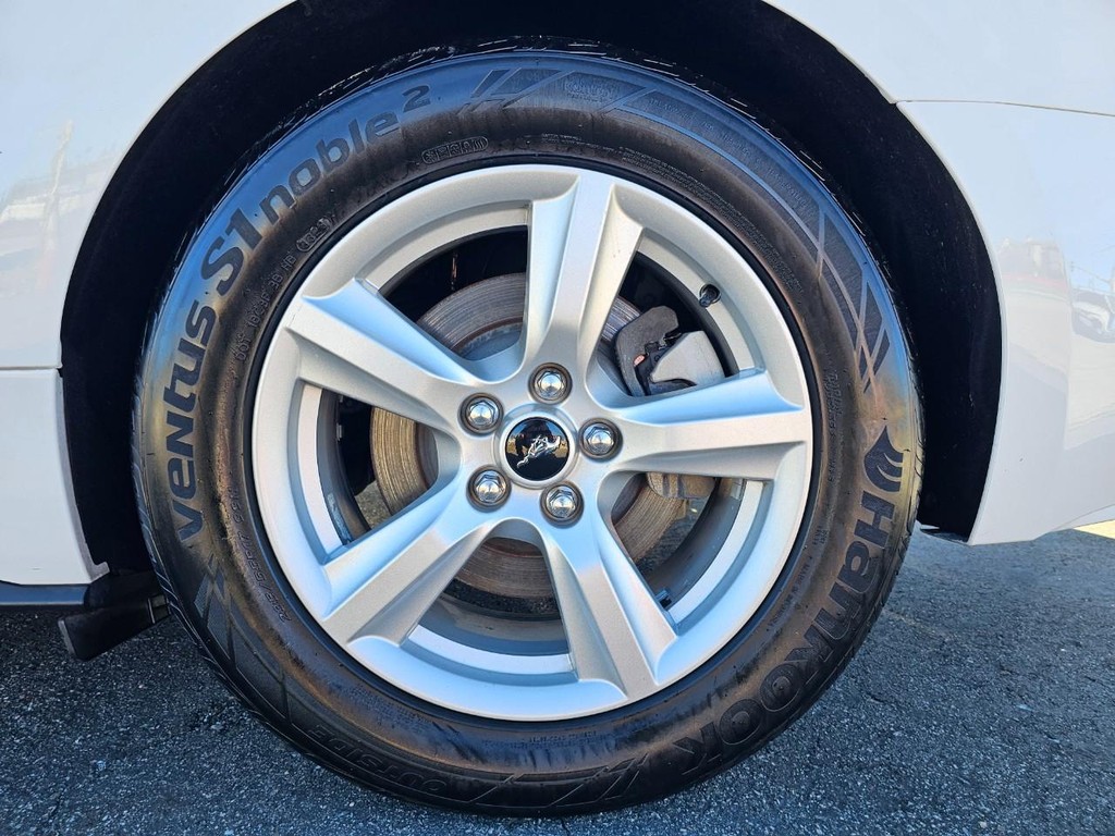 Ford Mustang Vehicle Full-screen Gallery Image 15