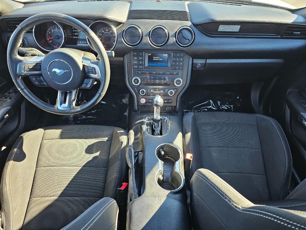 Ford Mustang Vehicle Full-screen Gallery Image 25