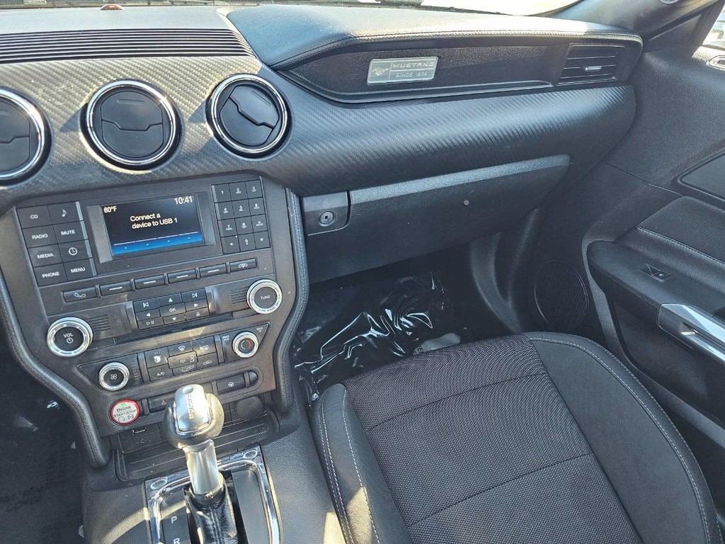 Ford Mustang Vehicle Full-screen Gallery Image 29