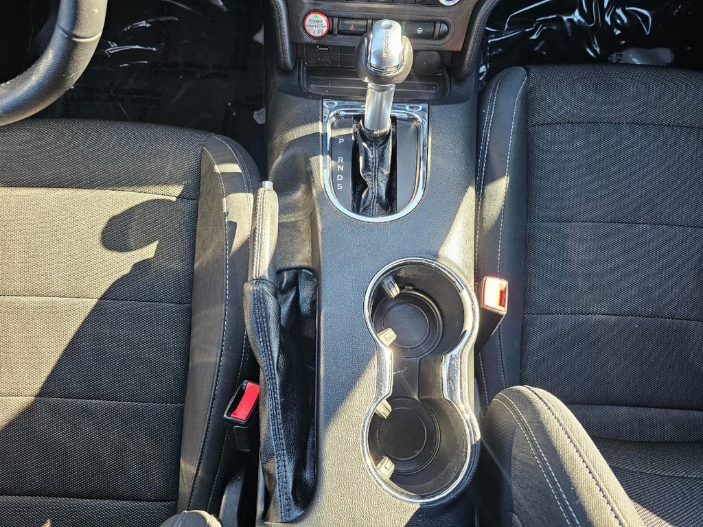 Ford Mustang Vehicle Full-screen Gallery Image 30