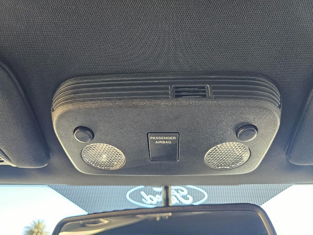 Ford Mustang Vehicle Full-screen Gallery Image 31