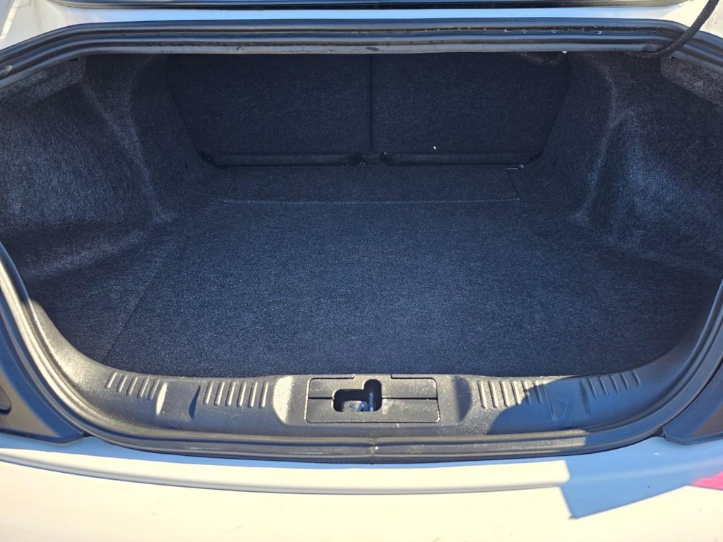 Ford Mustang Vehicle Full-screen Gallery Image 32