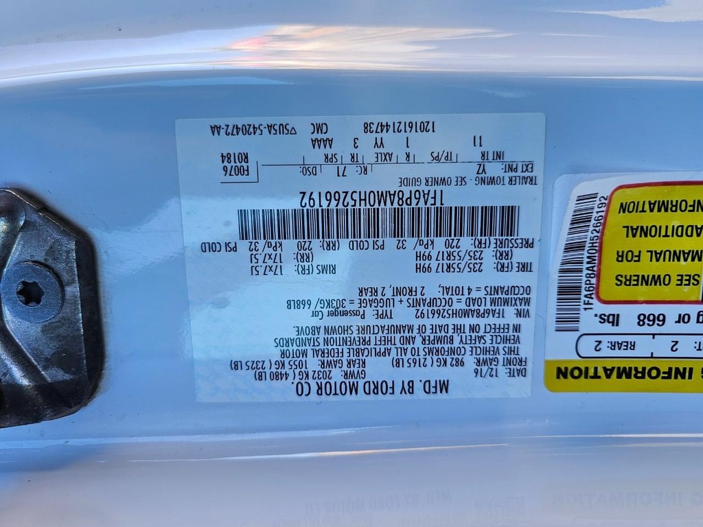 Ford Mustang Vehicle Full-screen Gallery Image 35