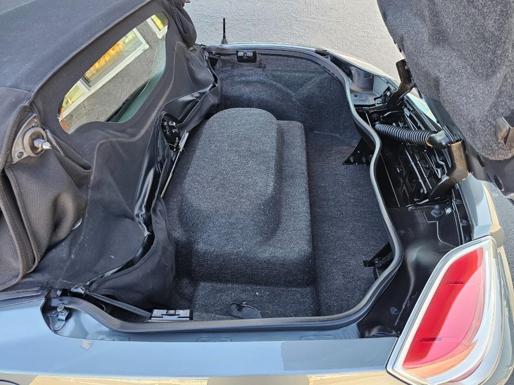 Saturn Sky Vehicle Full-screen Gallery Image 38