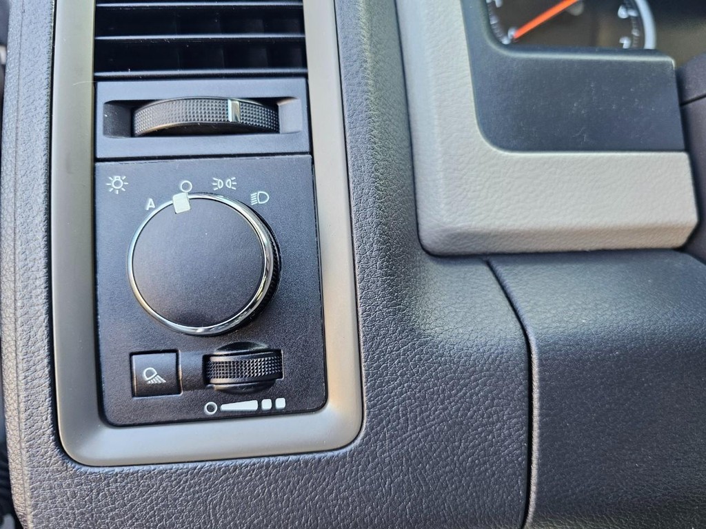 Dodge Ram 1500 Vehicle Full-screen Gallery Image 8