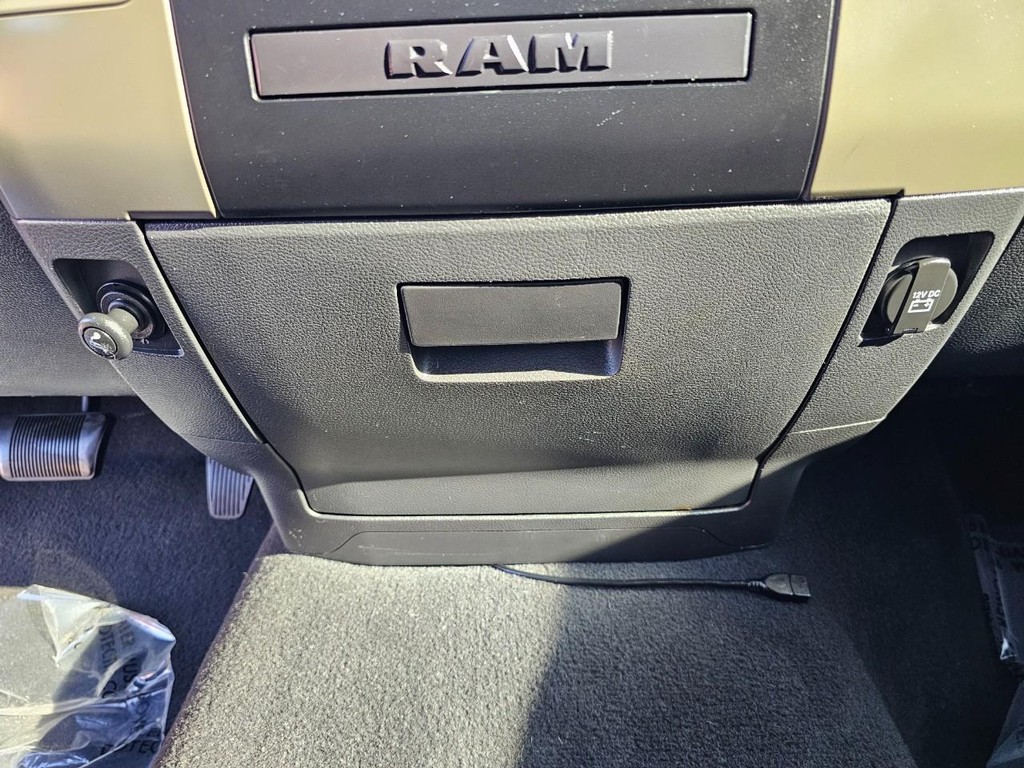 Dodge Ram 1500 Vehicle Full-screen Gallery Image 24