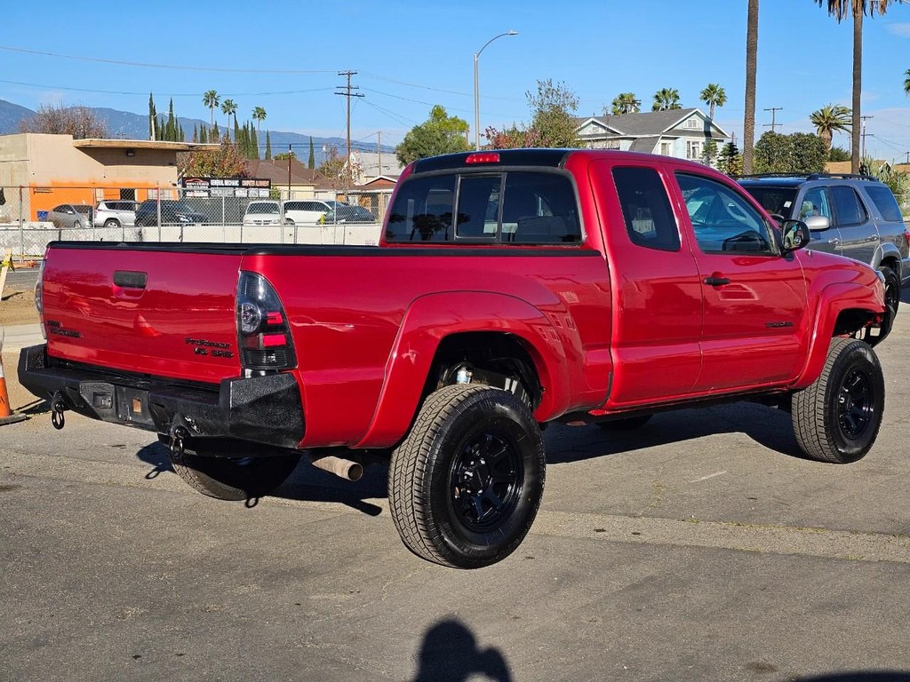 Toyota Tacoma Vehicle Full-screen Gallery Image 5