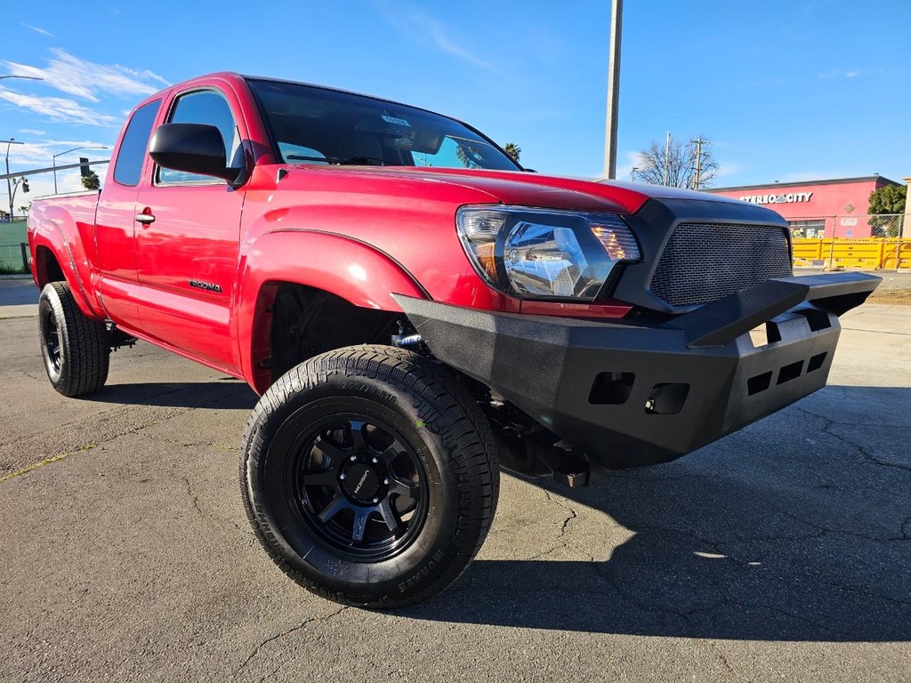 Toyota Tacoma Vehicle Full-screen Gallery Image 7