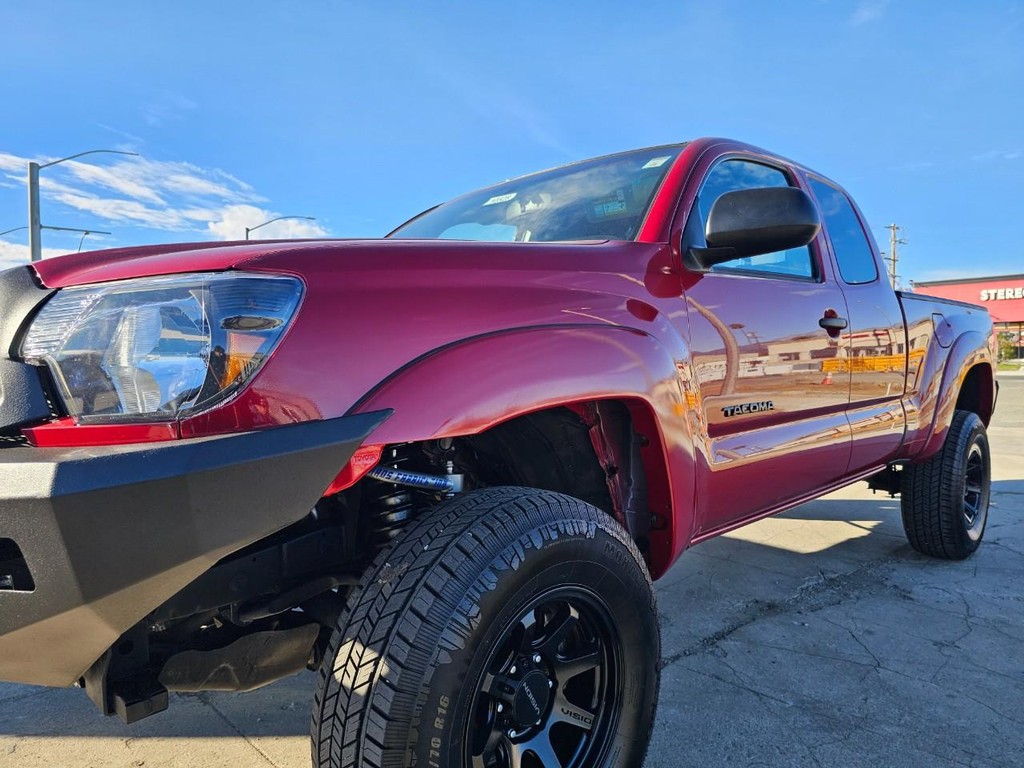 Toyota Tacoma Vehicle Full-screen Gallery Image 10