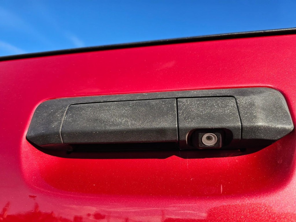 Toyota Tacoma Vehicle Full-screen Gallery Image 13