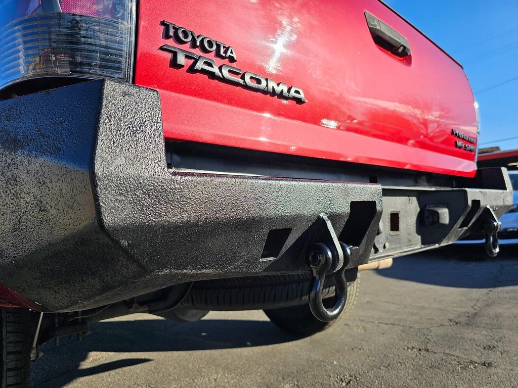 Toyota Tacoma Vehicle Full-screen Gallery Image 14