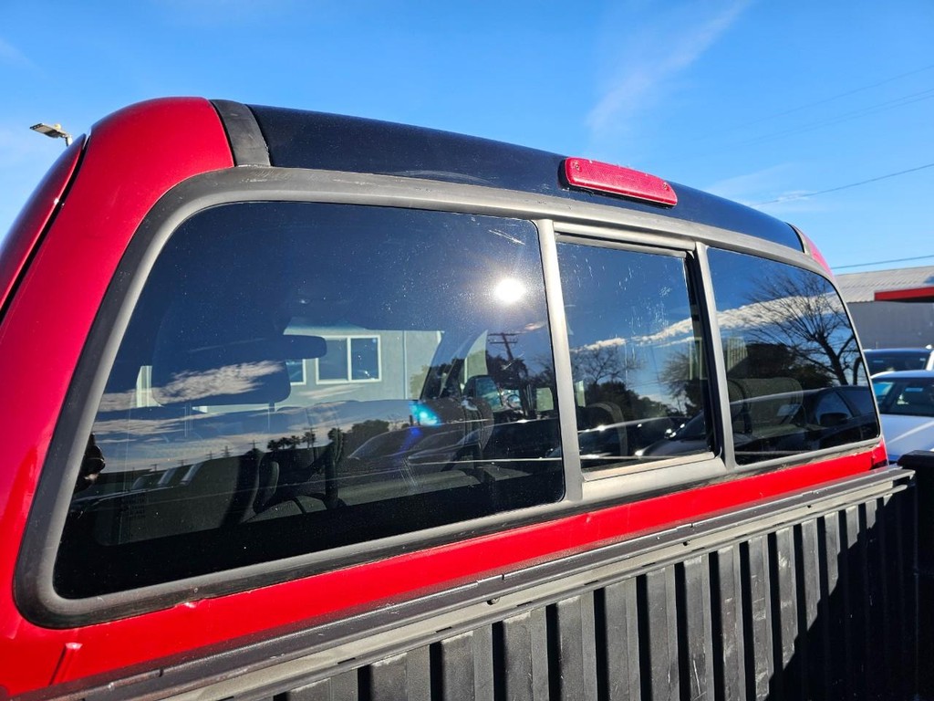 Toyota Tacoma Vehicle Full-screen Gallery Image 15