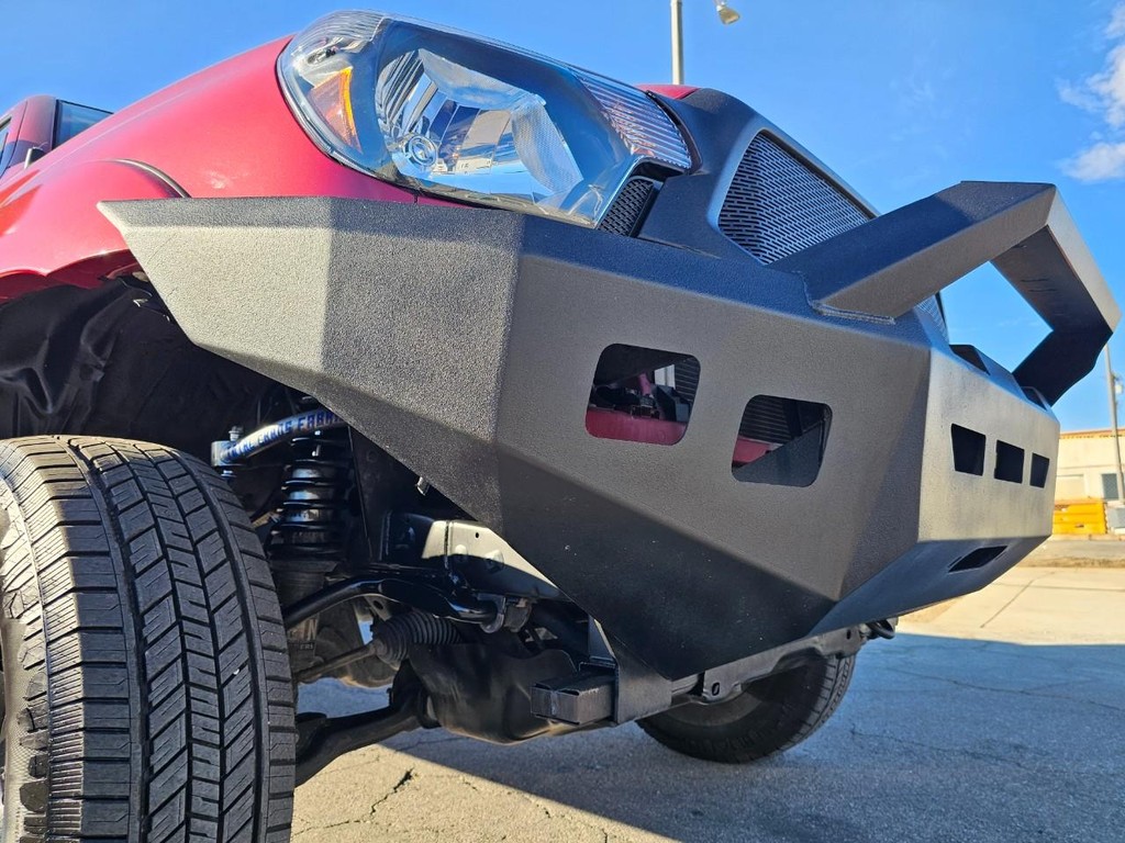 Toyota Tacoma Vehicle Full-screen Gallery Image 16