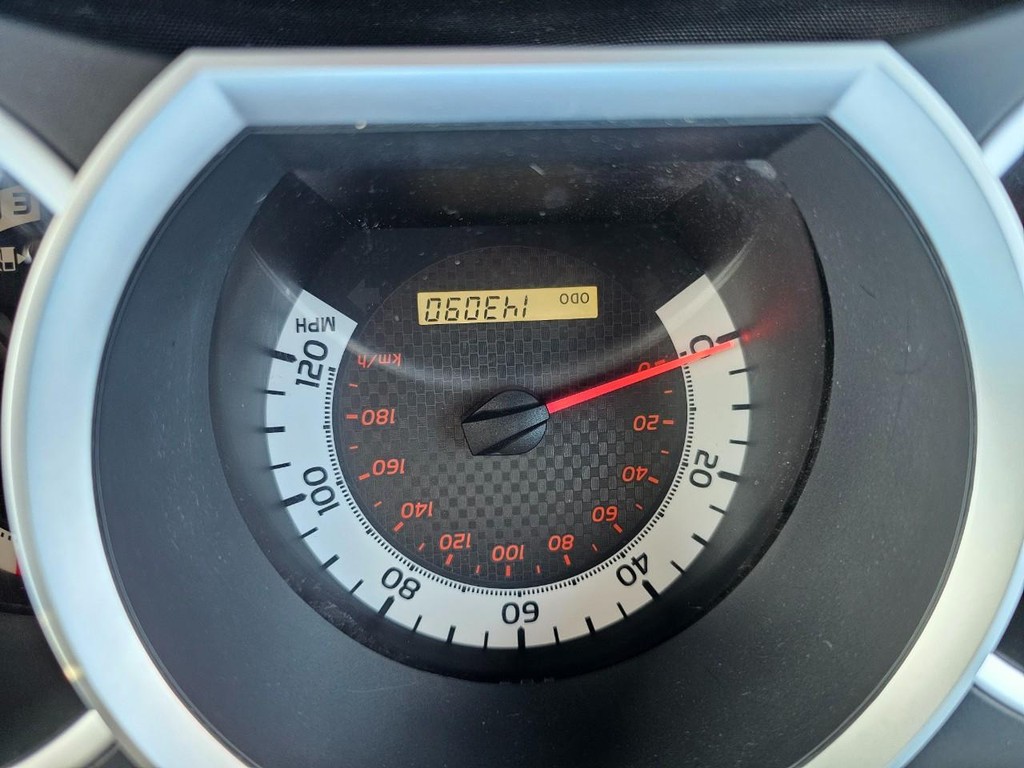 Toyota Tacoma Vehicle Full-screen Gallery Image 24