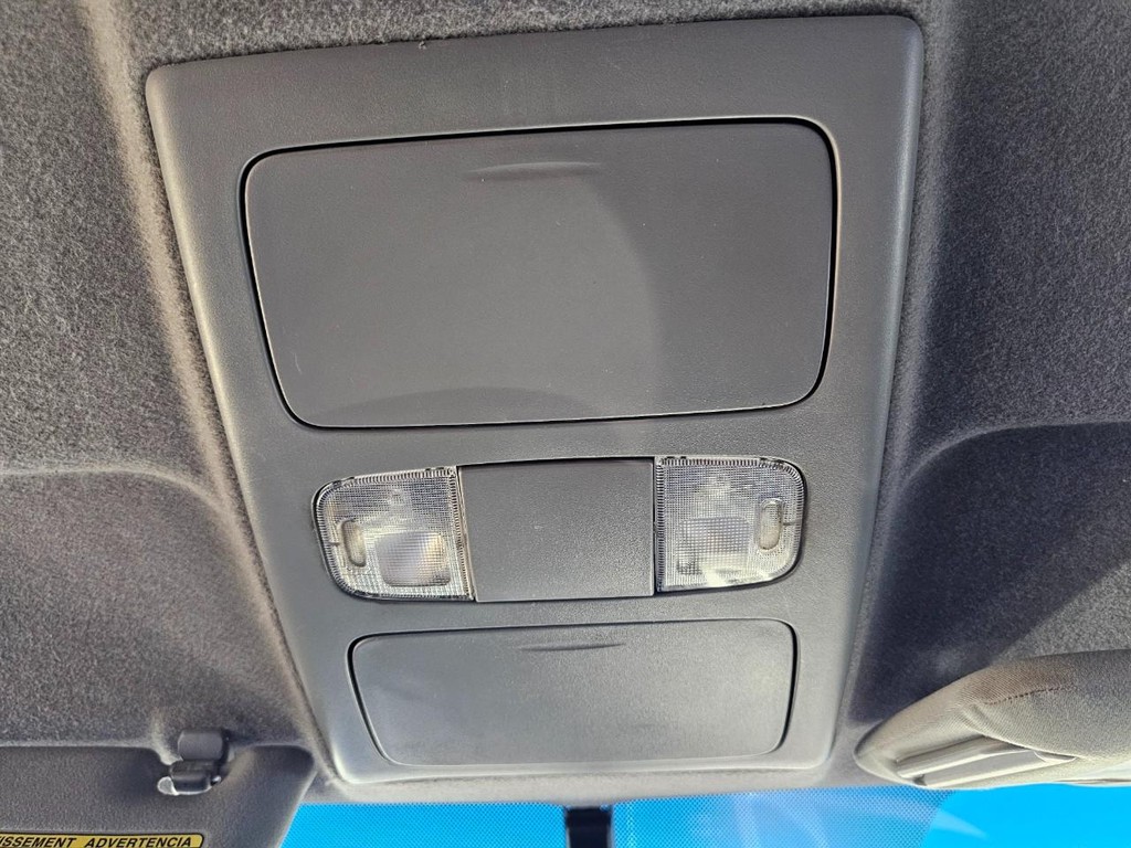 Toyota Tacoma Vehicle Full-screen Gallery Image 29