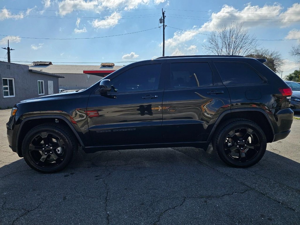 Jeep Grand Cherokee Vehicle Full-screen Gallery Image 3