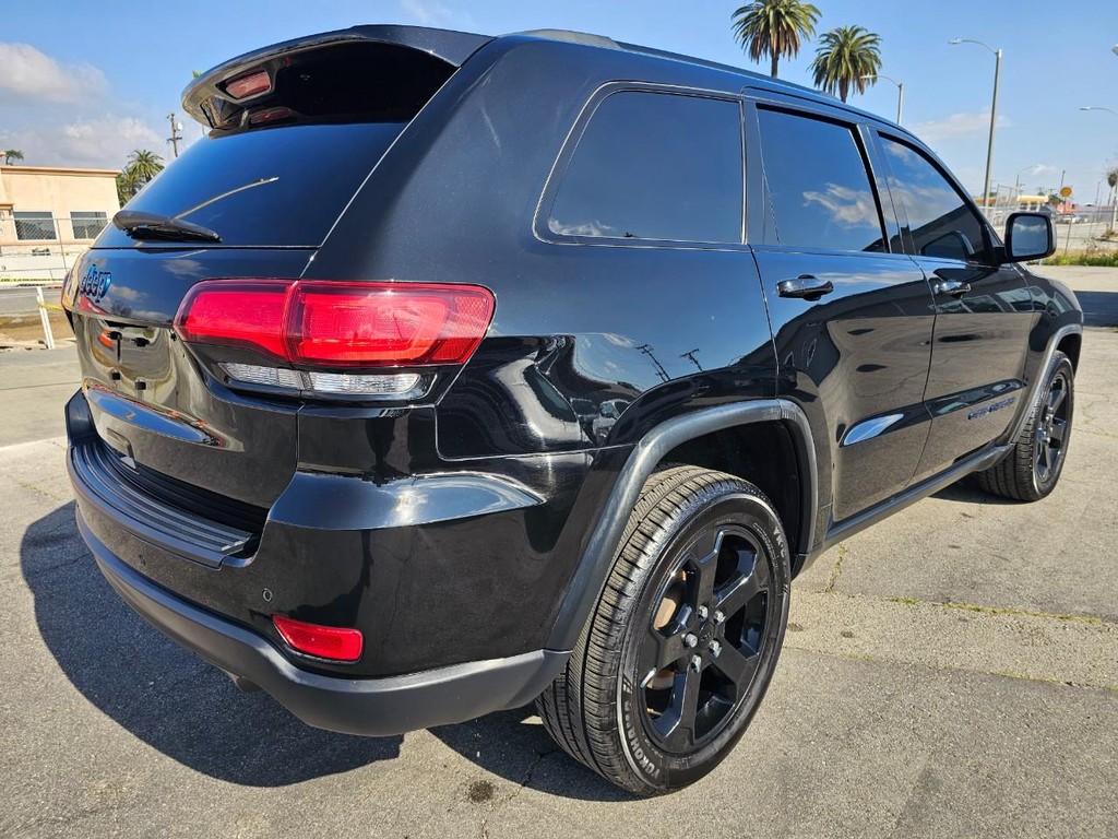 Jeep Grand Cherokee Vehicle Full-screen Gallery Image 6