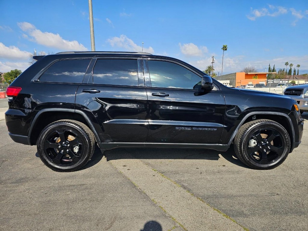 Jeep Grand Cherokee Vehicle Full-screen Gallery Image 7