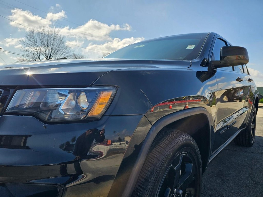 Jeep Grand Cherokee Vehicle Full-screen Gallery Image 11