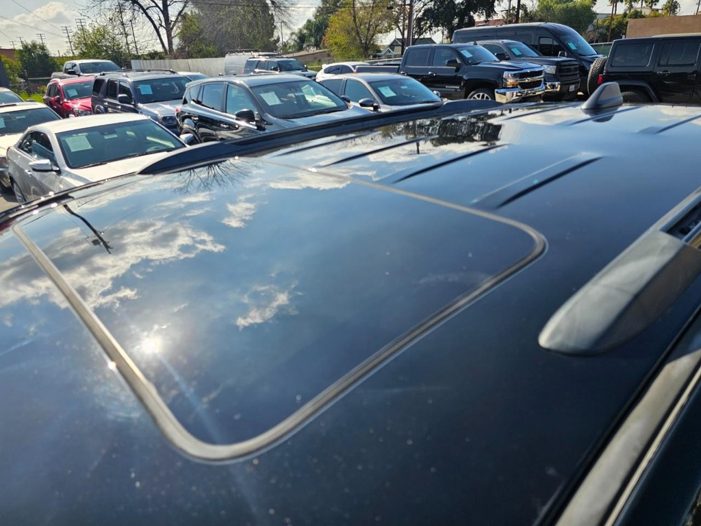 Jeep Grand Cherokee Vehicle Full-screen Gallery Image 19