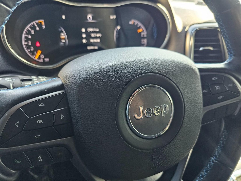 Jeep Grand Cherokee Vehicle Full-screen Gallery Image 23