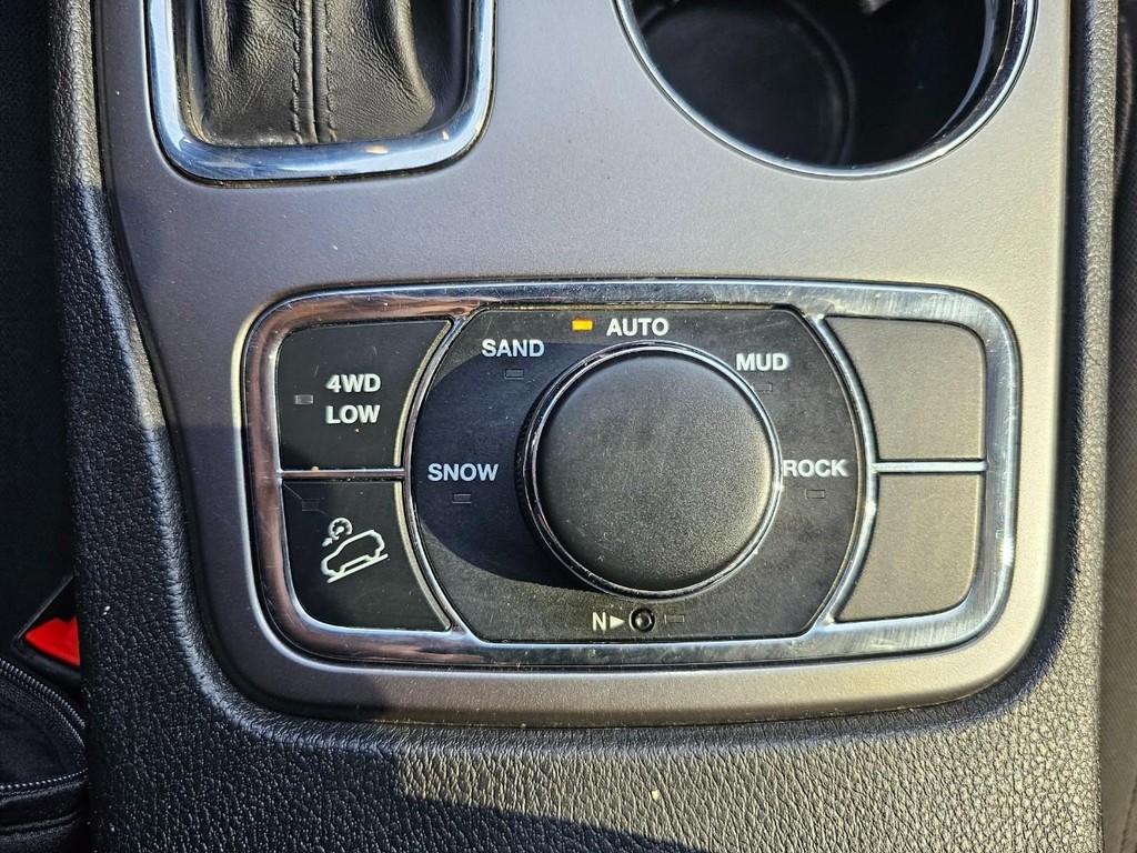 Jeep Grand Cherokee Vehicle Full-screen Gallery Image 27