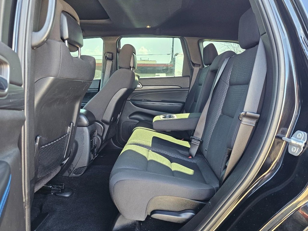 Jeep Grand Cherokee Vehicle Full-screen Gallery Image 32