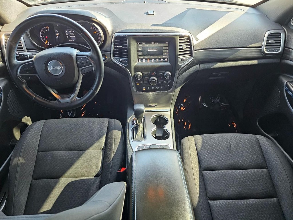 Jeep Grand Cherokee Vehicle Full-screen Gallery Image 34