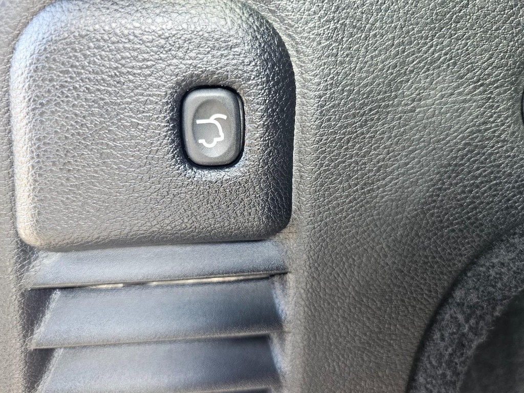 Jeep Grand Cherokee Vehicle Full-screen Gallery Image 41