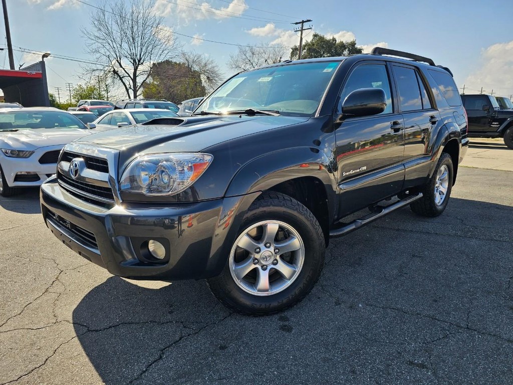 Toyota 4Runner Vehicle Full-screen Gallery Image 2