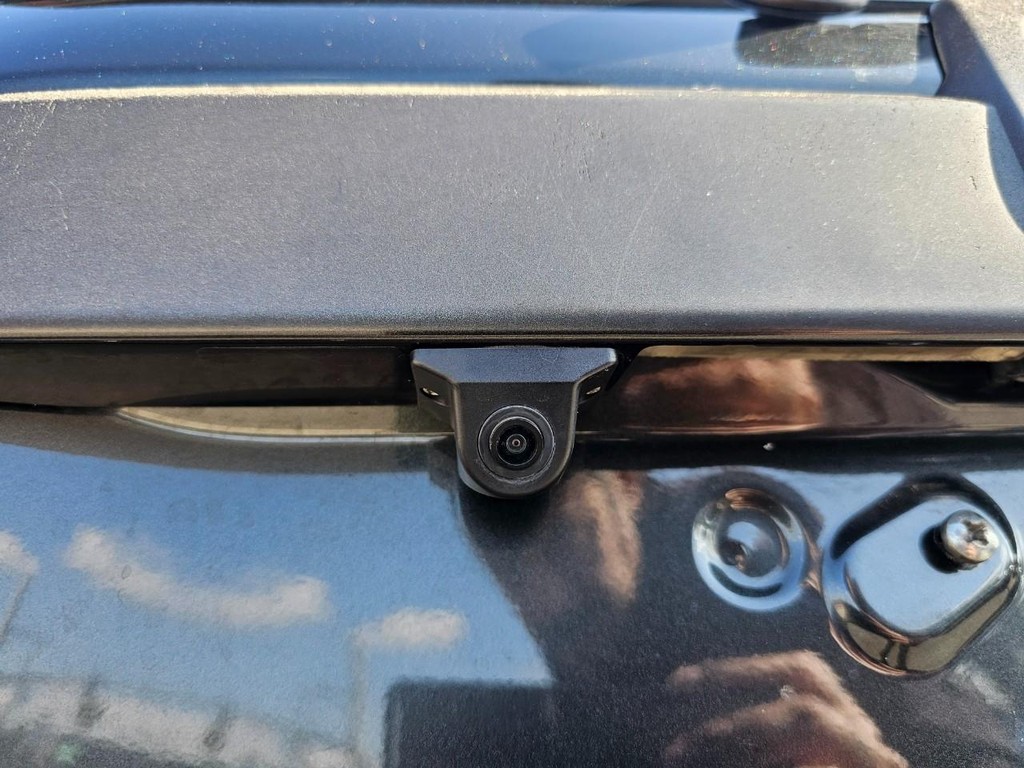 Toyota 4Runner Vehicle Full-screen Gallery Image 14