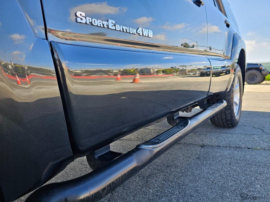 Toyota 4Runner Vehicle Full-screen Gallery Image 15