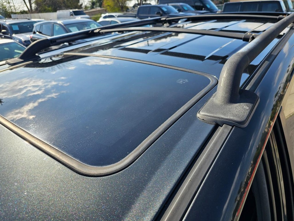 Toyota 4Runner Vehicle Full-screen Gallery Image 17