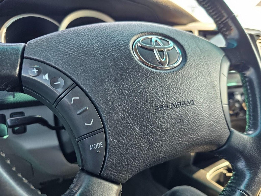 Toyota 4Runner Vehicle Full-screen Gallery Image 22