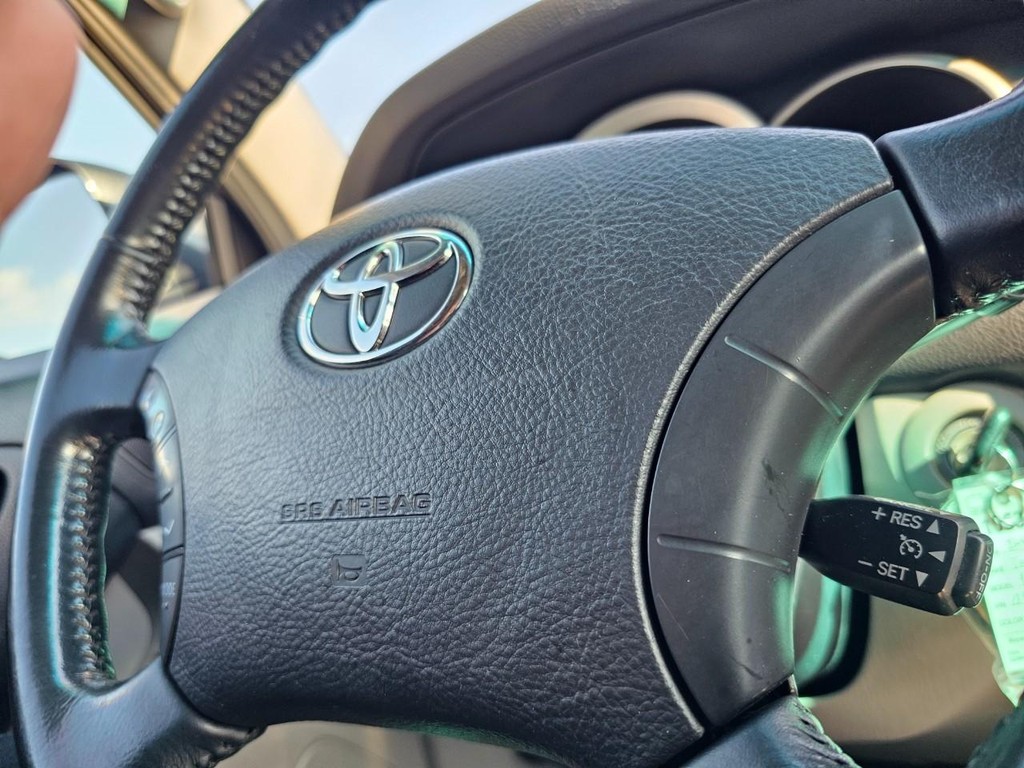 Toyota 4Runner Vehicle Full-screen Gallery Image 23