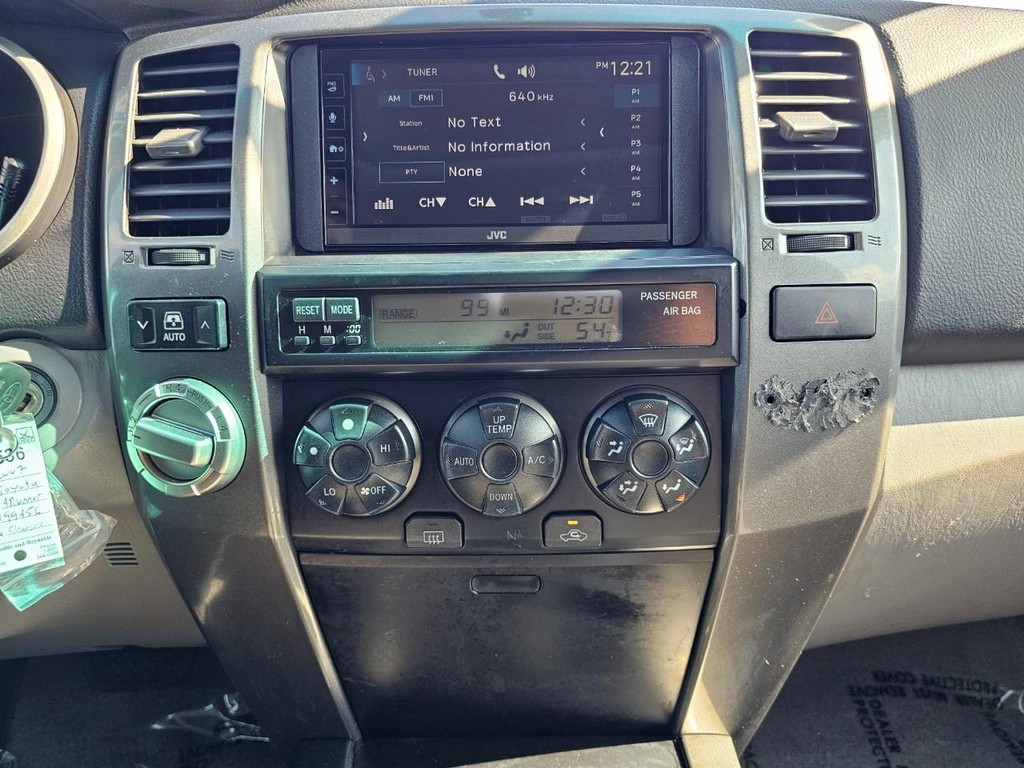 Toyota 4Runner Vehicle Full-screen Gallery Image 26