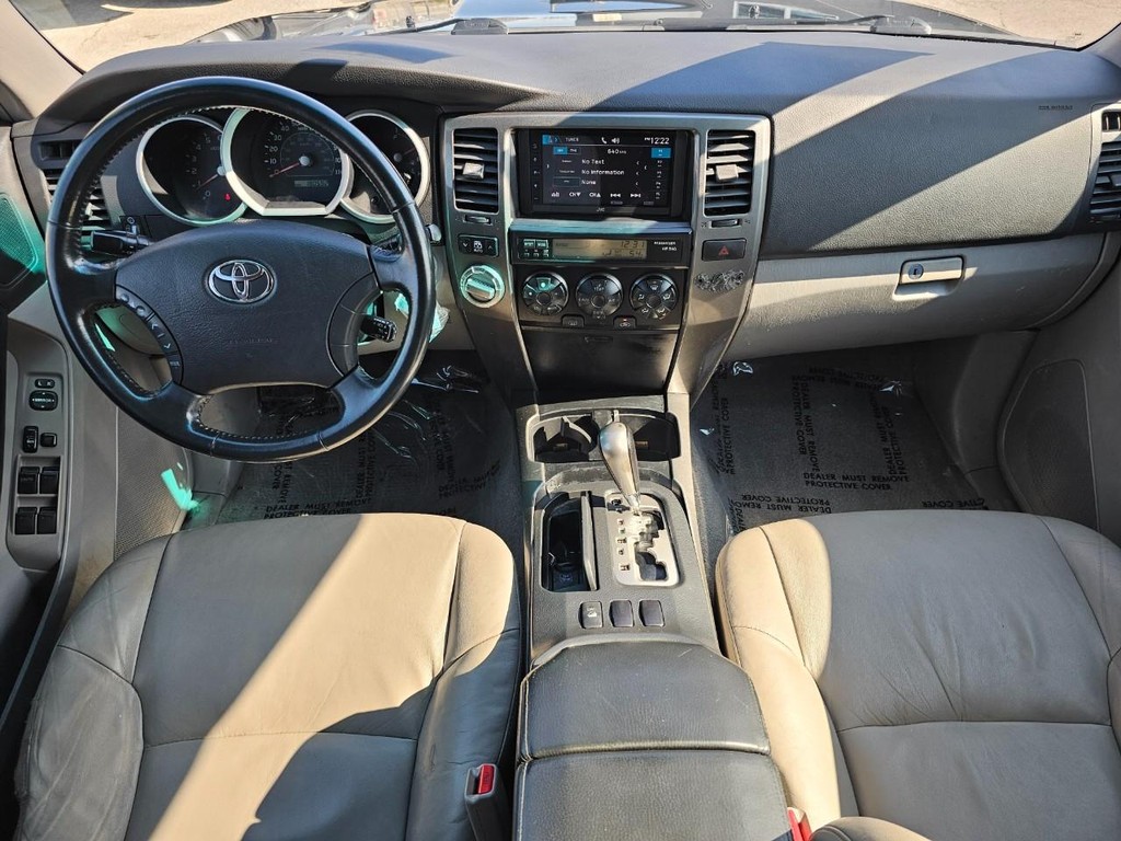 Toyota 4Runner Vehicle Full-screen Gallery Image 31