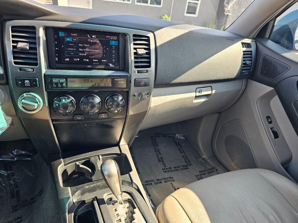 Toyota 4Runner Vehicle Full-screen Gallery Image 35