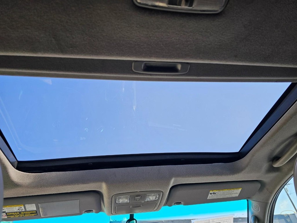 Toyota 4Runner Vehicle Full-screen Gallery Image 36