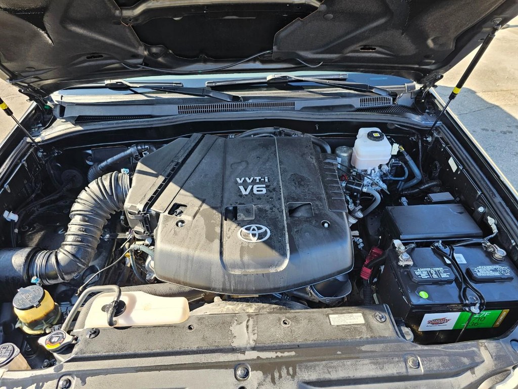 Toyota 4Runner Vehicle Full-screen Gallery Image 38