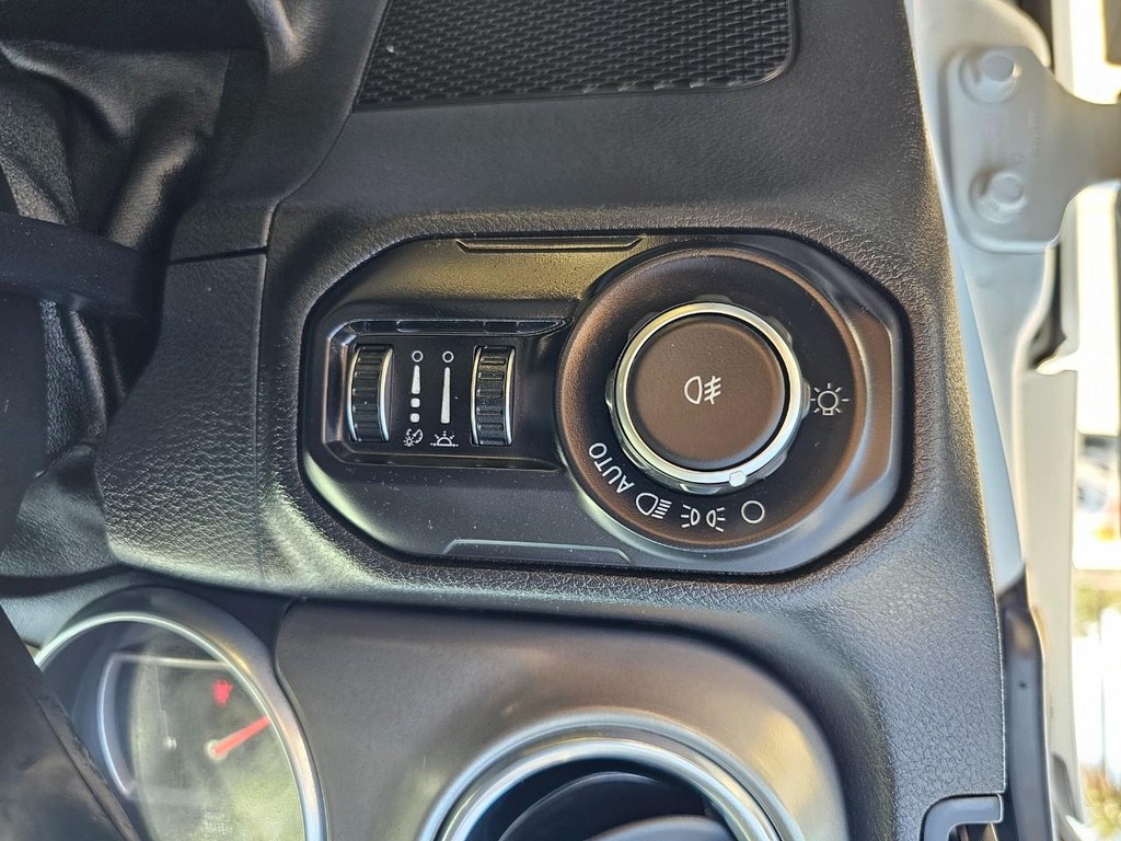 Jeep Wrangler Unlimited Vehicle Full-screen Gallery Image 23