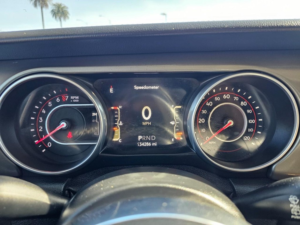 Jeep Wrangler Unlimited Vehicle Full-screen Gallery Image 26