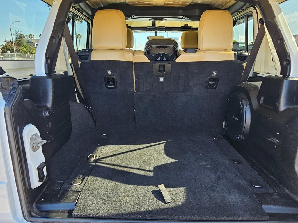 Jeep Wrangler Unlimited Vehicle Full-screen Gallery Image 38