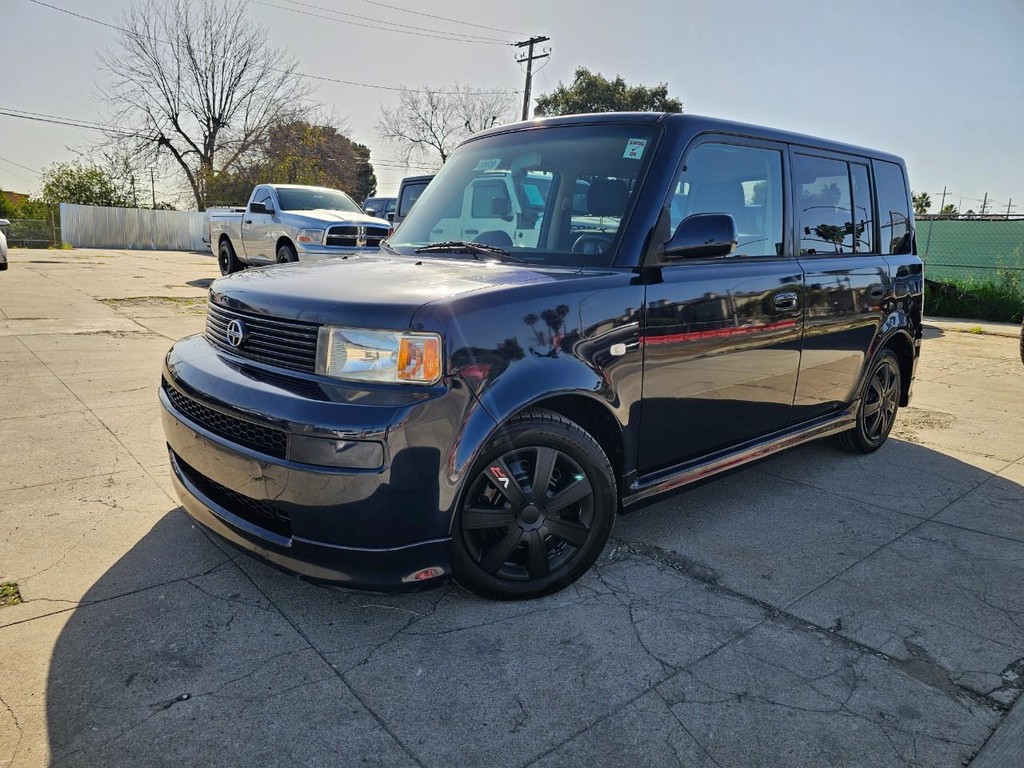 Scion xB Vehicle Full-screen Gallery Image 2
