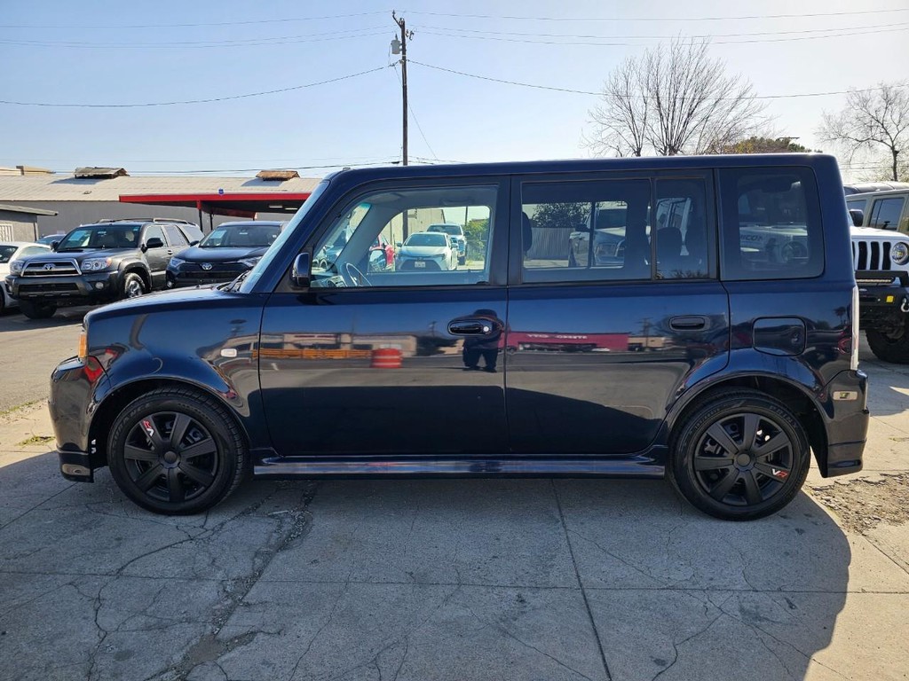 Scion xB Vehicle Full-screen Gallery Image 3