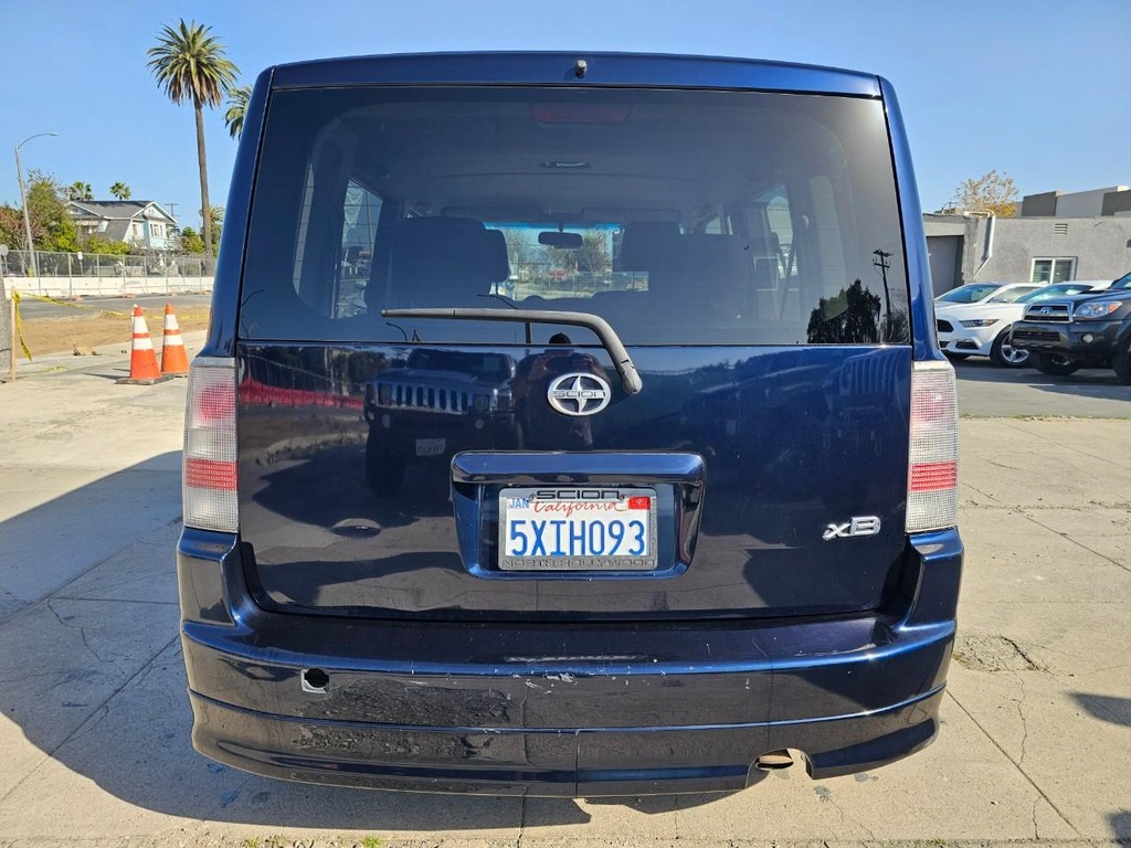 Scion xB Vehicle Full-screen Gallery Image 5