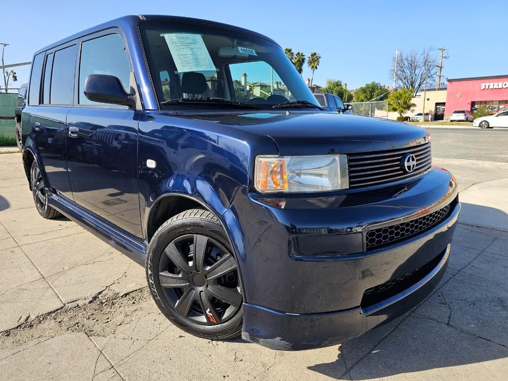 Scion xB Vehicle Full-screen Gallery Image 8