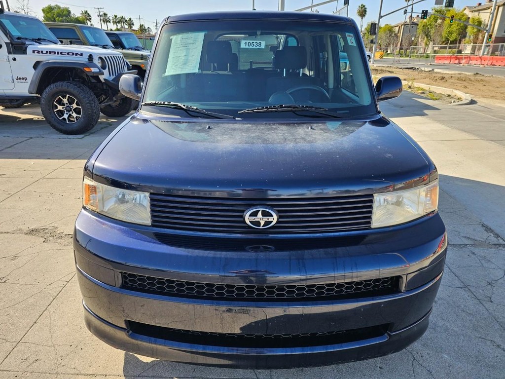 Scion xB Vehicle Full-screen Gallery Image 9