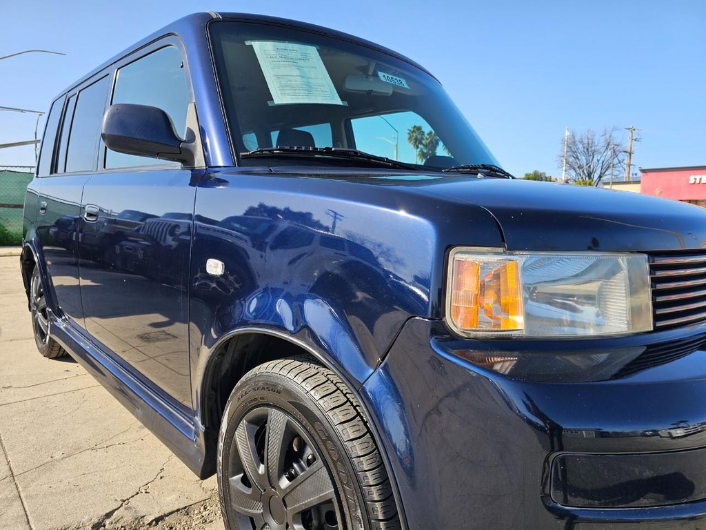 Scion xB Vehicle Full-screen Gallery Image 10